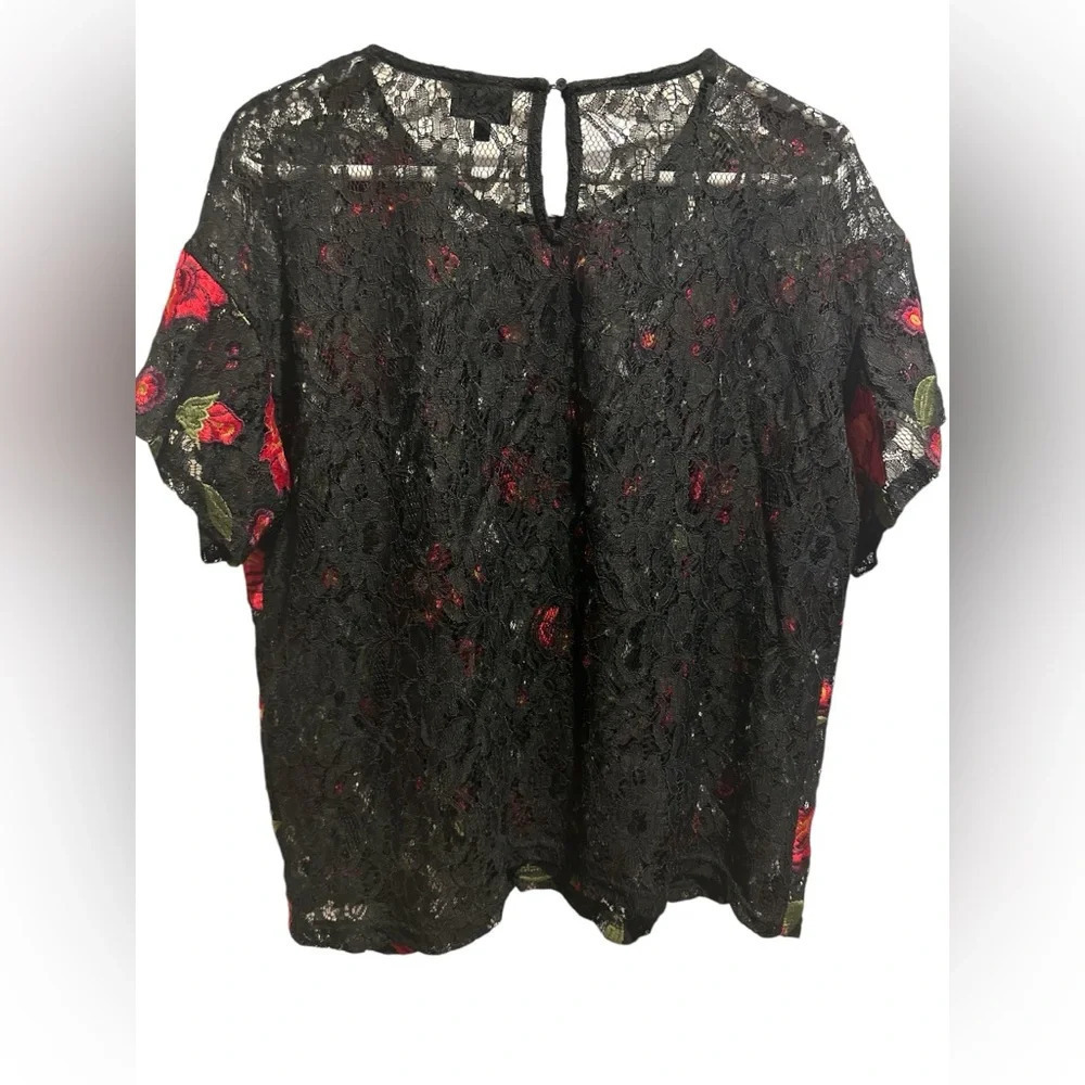 Who What Wear lace rose print short sleeve shirt - Picture 2 of 4